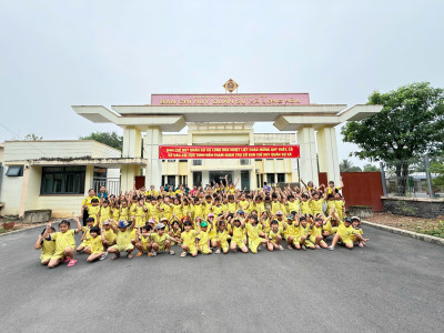 Ngày 25/3 Trẻ 5 tuổi tham gia BCH Quân sự Xã Long Hoà.